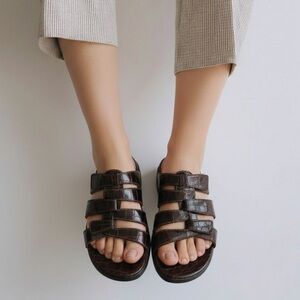 Clarks Artisan Patent Leather Sandals/Slide Womens Size 9.5M Reptile Print Black